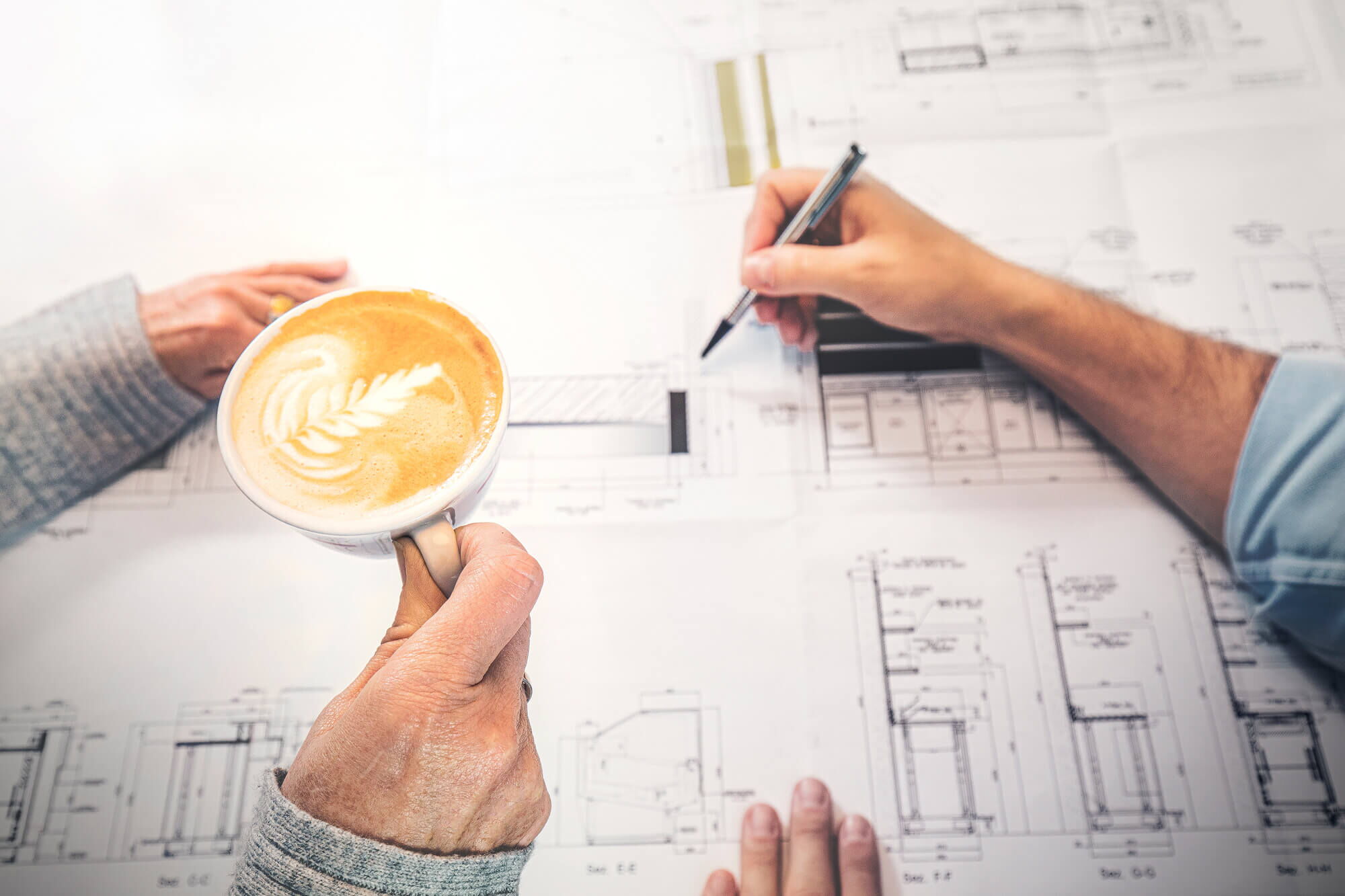 Disegno del piano con tazza di espresso